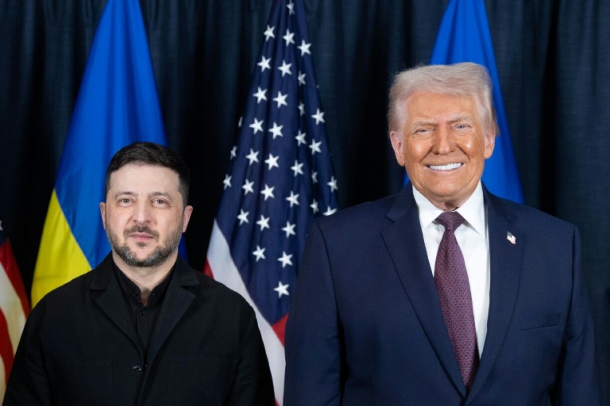 Les présidents ukrainien Volodymyr Zelensky et américain Donald Trump, le 22 janvier 2026 au Forum économique mondial de Davos, en Suisse