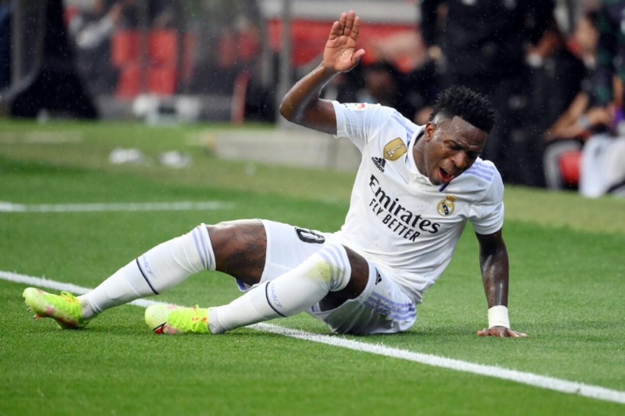 L'attaquant du Real Madrid Vinicius Jr à terre durant le match perdu 4-2 à Gérone mardi soir en championnat d'Espagne.