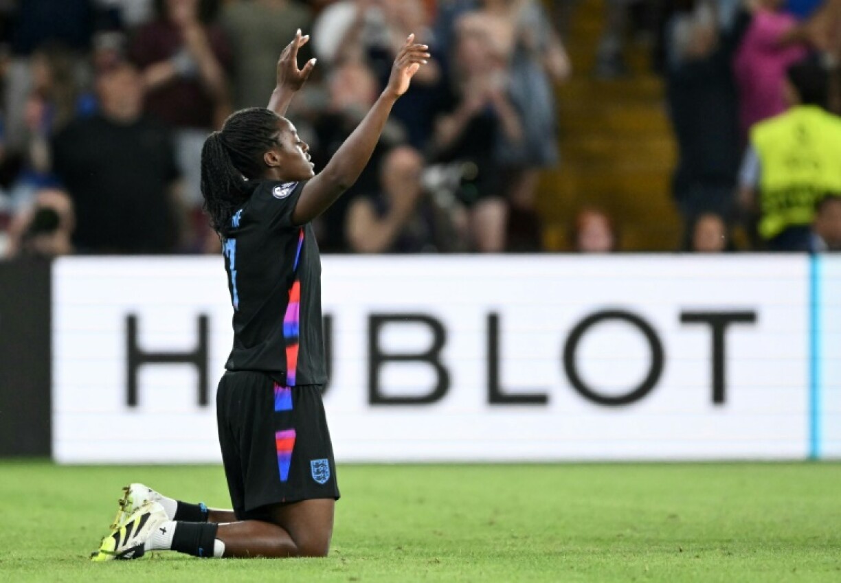 Michelle Agyemang autrice de l'égalisation anglaise contre l'Italie en demi-finale de l'Euro à Genève, le 22 juillet 2025