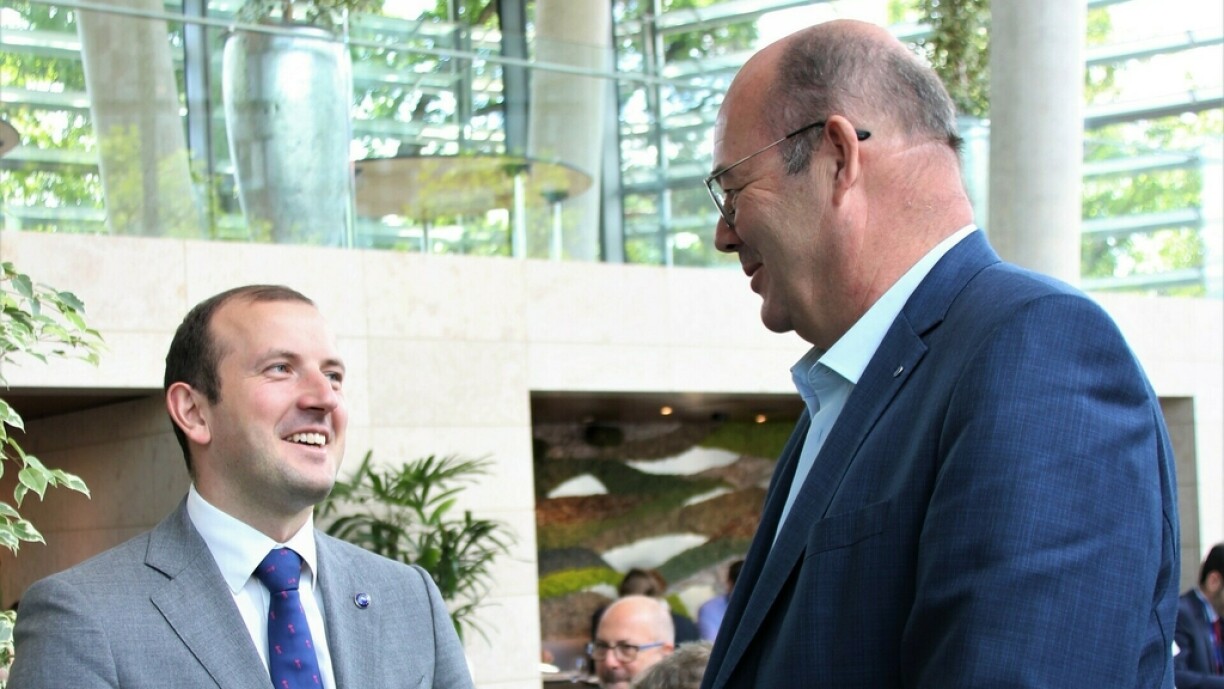 (de g. à dr.) Virginiju Sinkevicius, Commissaire européen en charge de l'environnement, des affaires maritimes et de la pêche et Claude Haagen, ministre de l'Agriculture, de la Viticulture et du Développement rural