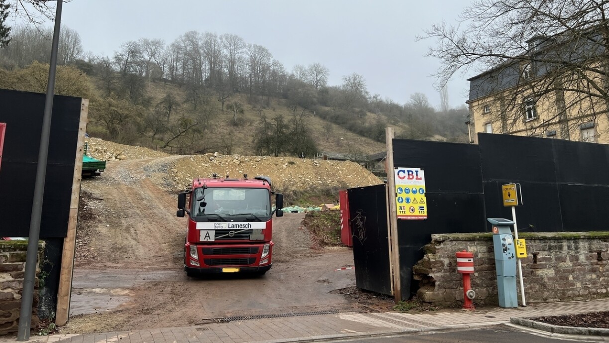 Op dësem Terrain sollt d'Senioreresidence gebaut ginn