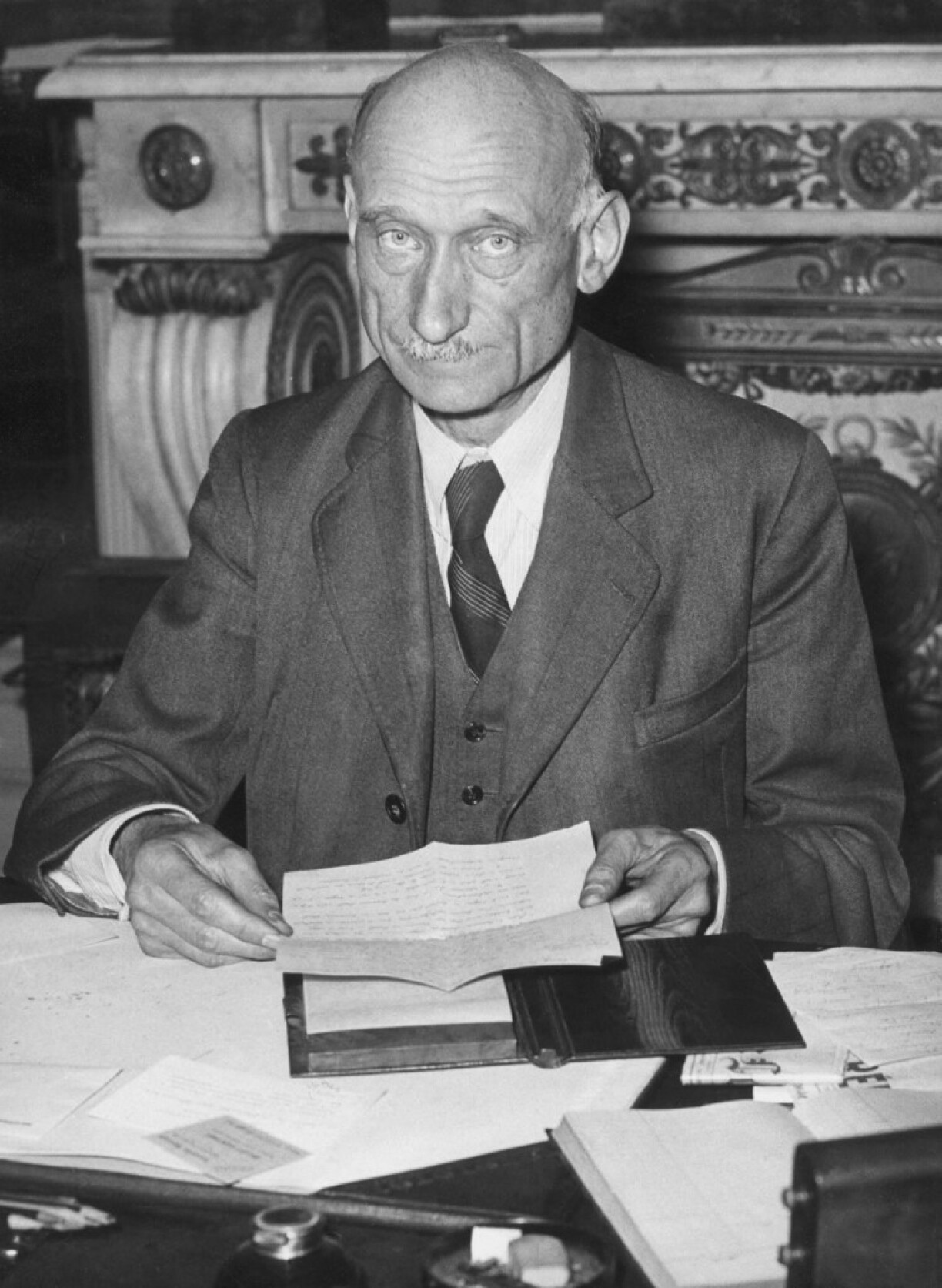Photo datée des années 1950 de Robert Schuman, ministre français des affaires étrangères, auteur du plan de mise en commun des ressources minières et sidérurgiques de la France, de l'Allemagne, de l'Italie et des 3 pays du Benelux en vue de la création de la Communauté Européenne du charbon et de l'acier.