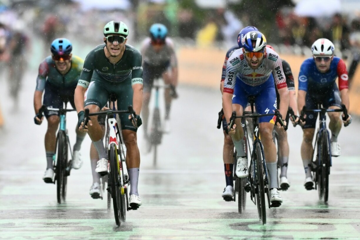 Jonathan Milan wins his second stage at his debut Tour de France