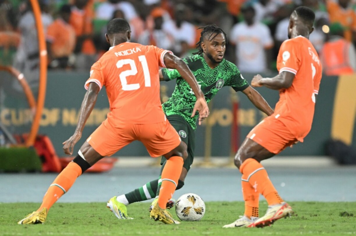 Nigeria star Ademola Lookman (C) takes on two Ivory Coast defenders during the 2024 Africa Cup of Nations final in Abidjan