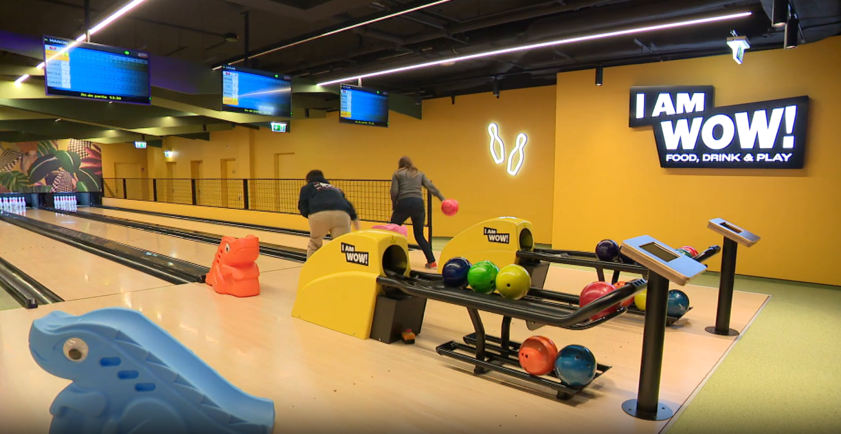 Cette nouvelle zone de loisirs abrite notamment sept pistes de bowling.
