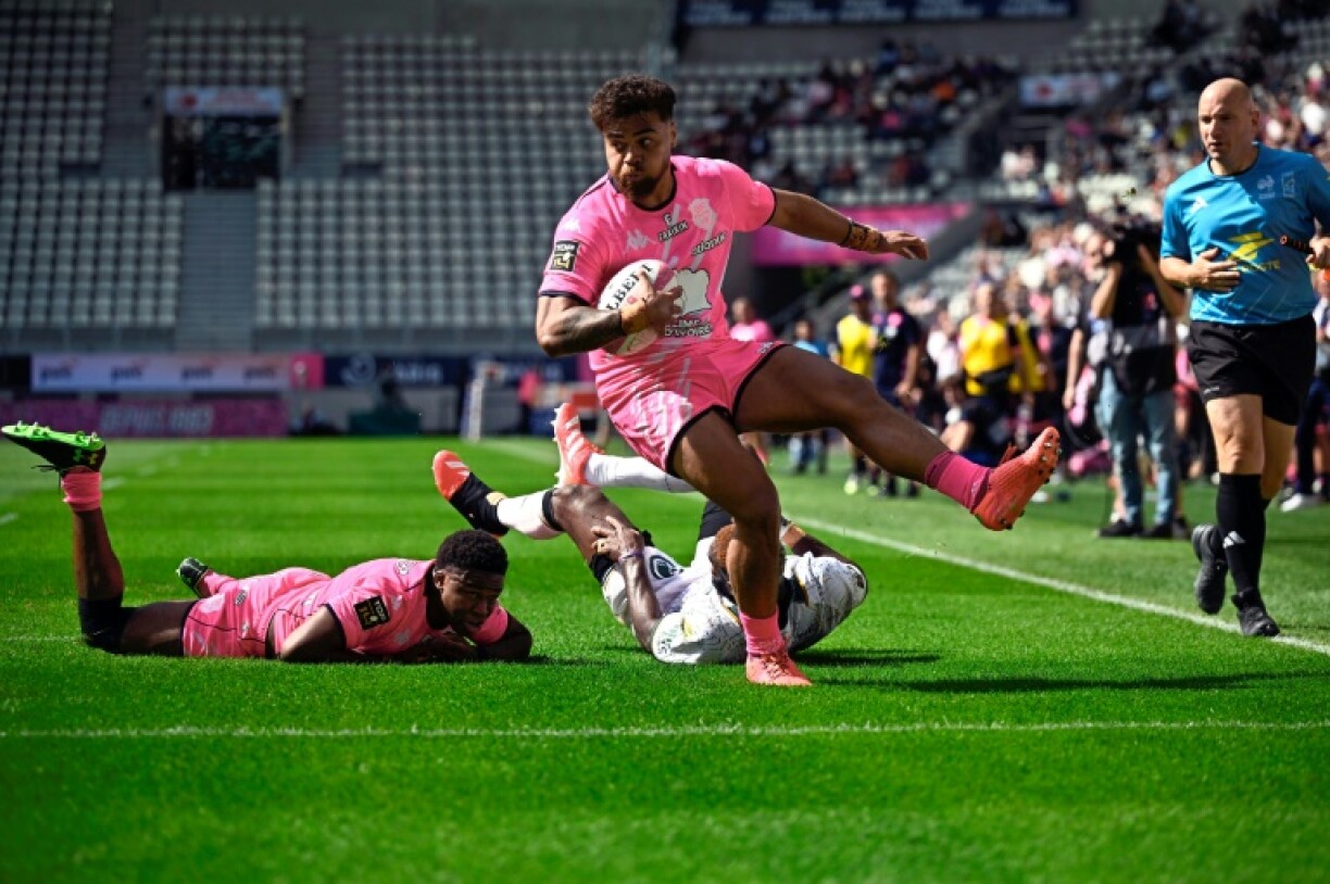 Tani Vili dances in to score the final Stade Francais try