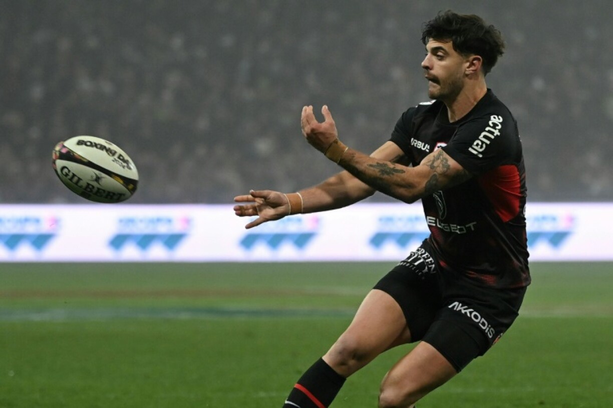 Romain Ntamack scored for Toulouse as they went back to first place in the Top 14