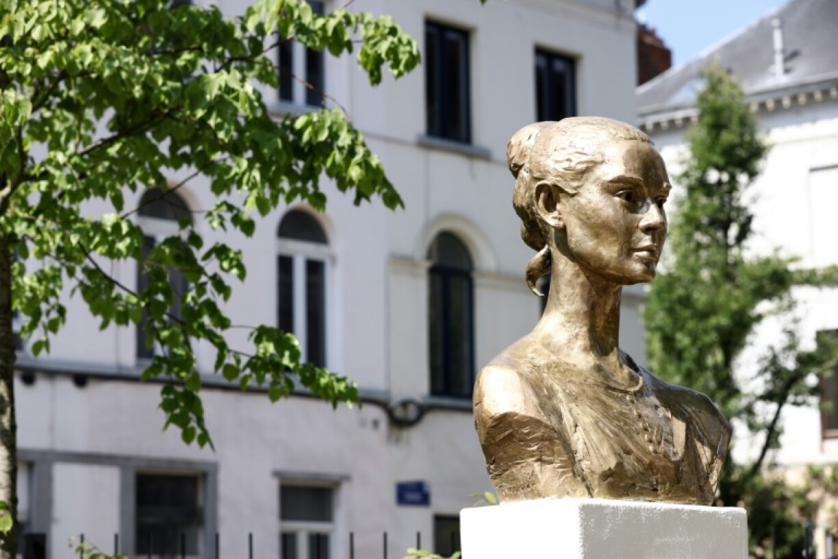 Le buste de Audrey Hepburn dans le quare qui porte désormais son nom à Bruxelles le 4 mai 2022