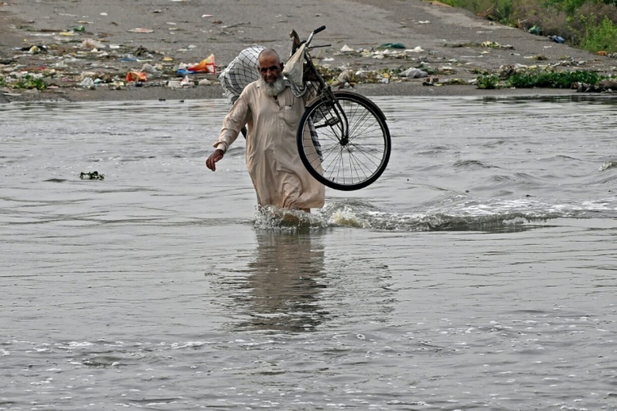 More than 20 people have died on Wednesday in a fresh spell of monsoon rain in Pakistan