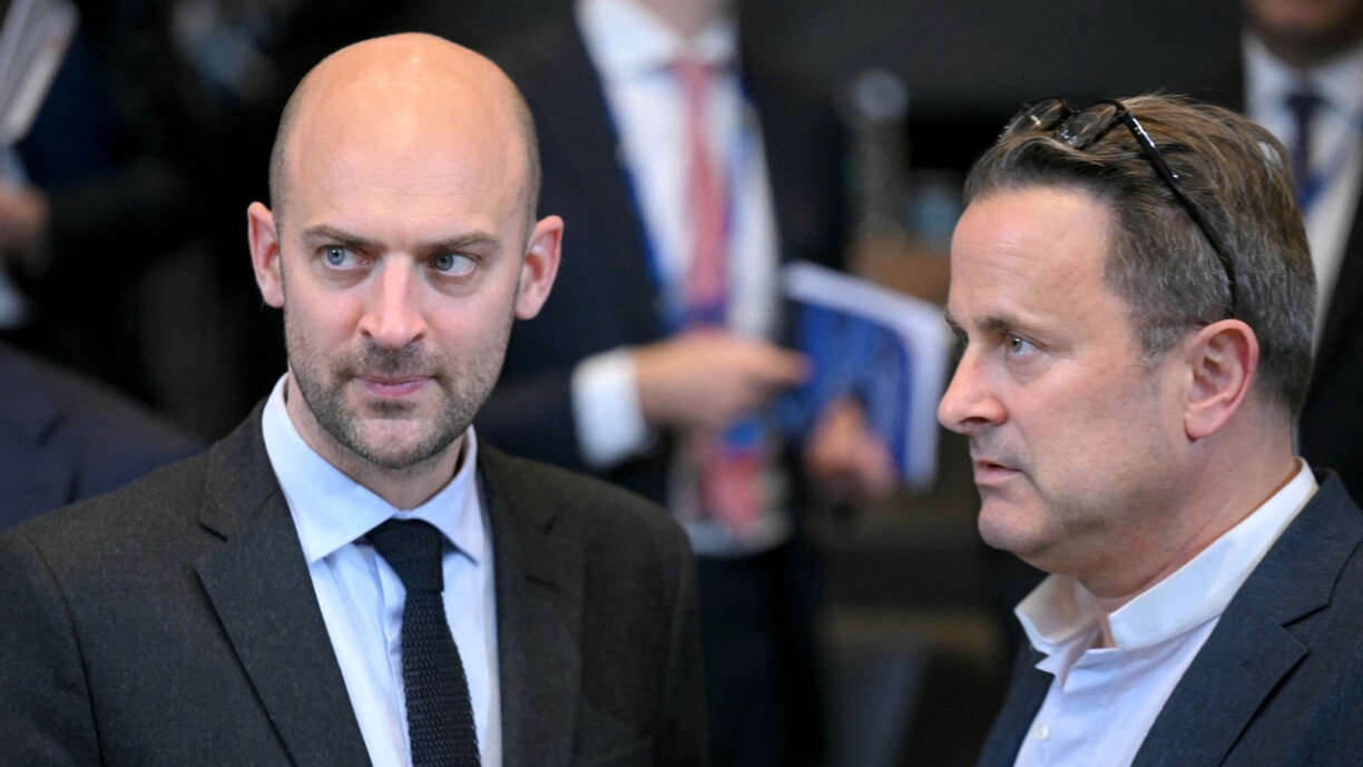 Le ministre des Affaires étrangères Xavier Bettel (D) et son homologue français Jean-Noël Barrot (G)