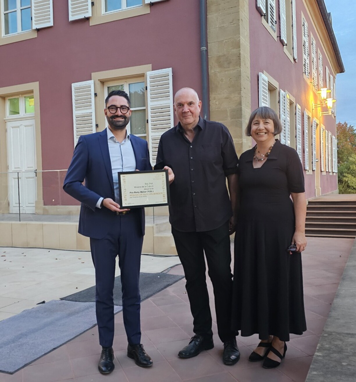 Le ministre de la Culture Eric Thill, le lauréat Guy Helminger et Nathalie Jacoby, directrice du CNL et présidente du jury.