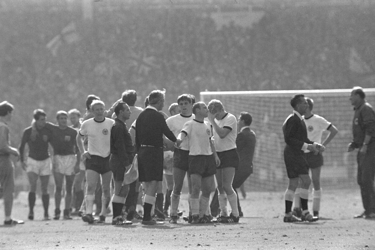 D'Spiller vu béiden Ekippen no der WM-Finall '66