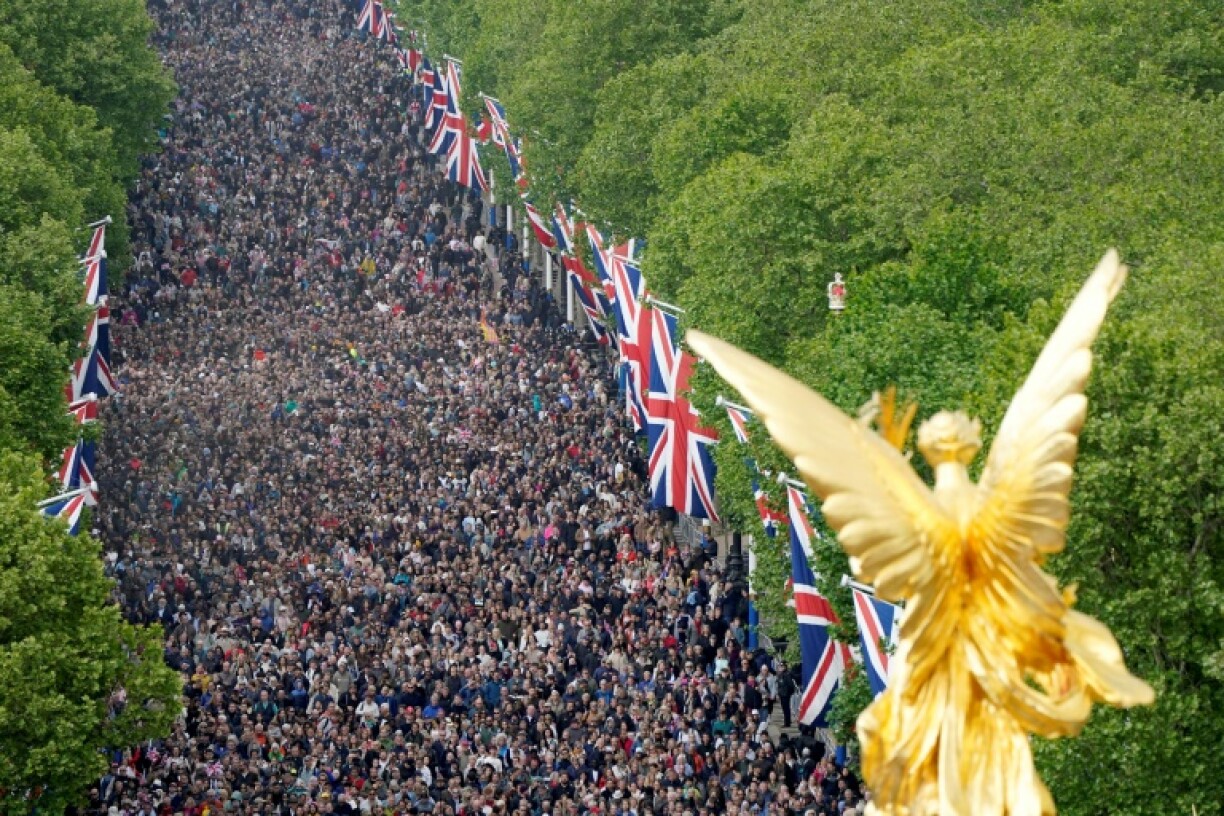 People braved the damp conditions to pack The Mall en route to Buckingham Palace