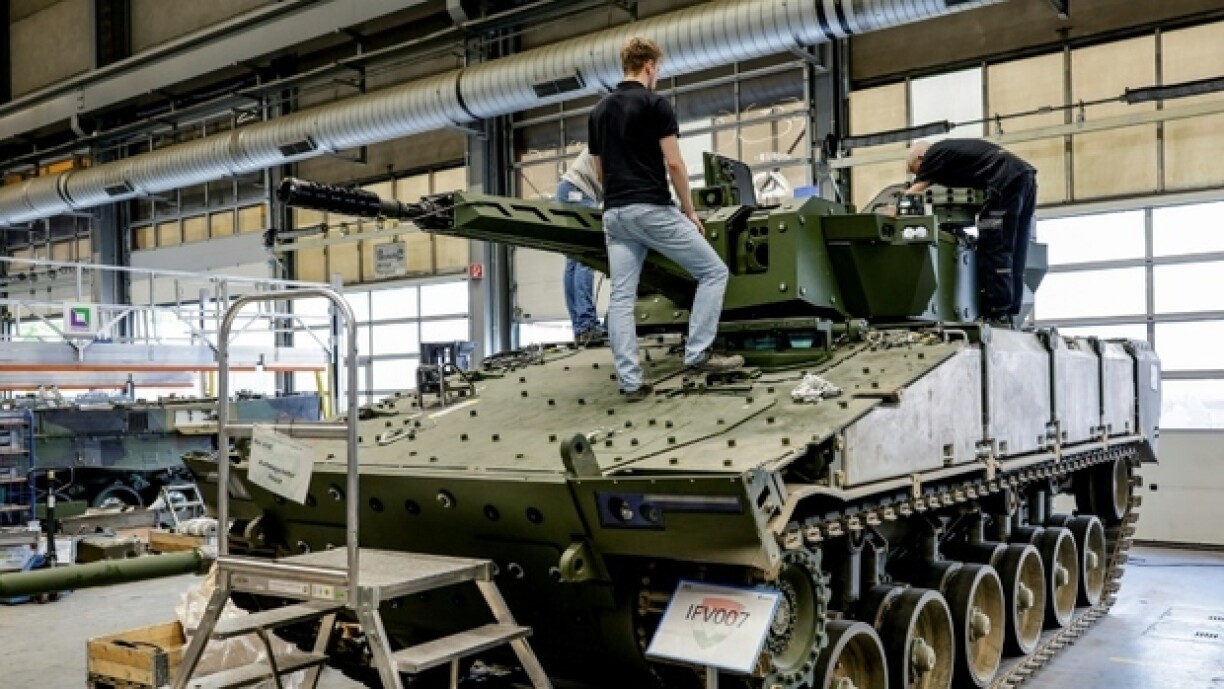 Un véhicule de combat d'infanterie dans une usine de Rheinmetall en Allemagne.