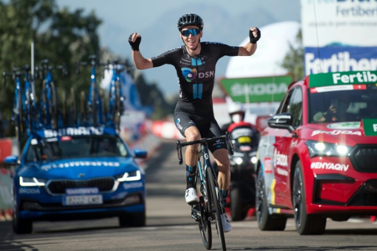Le Français Romain Bardet (DSM) remporte la 14e étape du Tour d'Espagne, le 28 août 2021 au sommet du Pico Villuercas