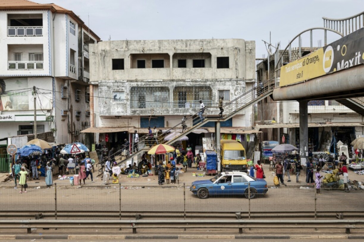 Some 860,000 voters will choose between 12 candidates