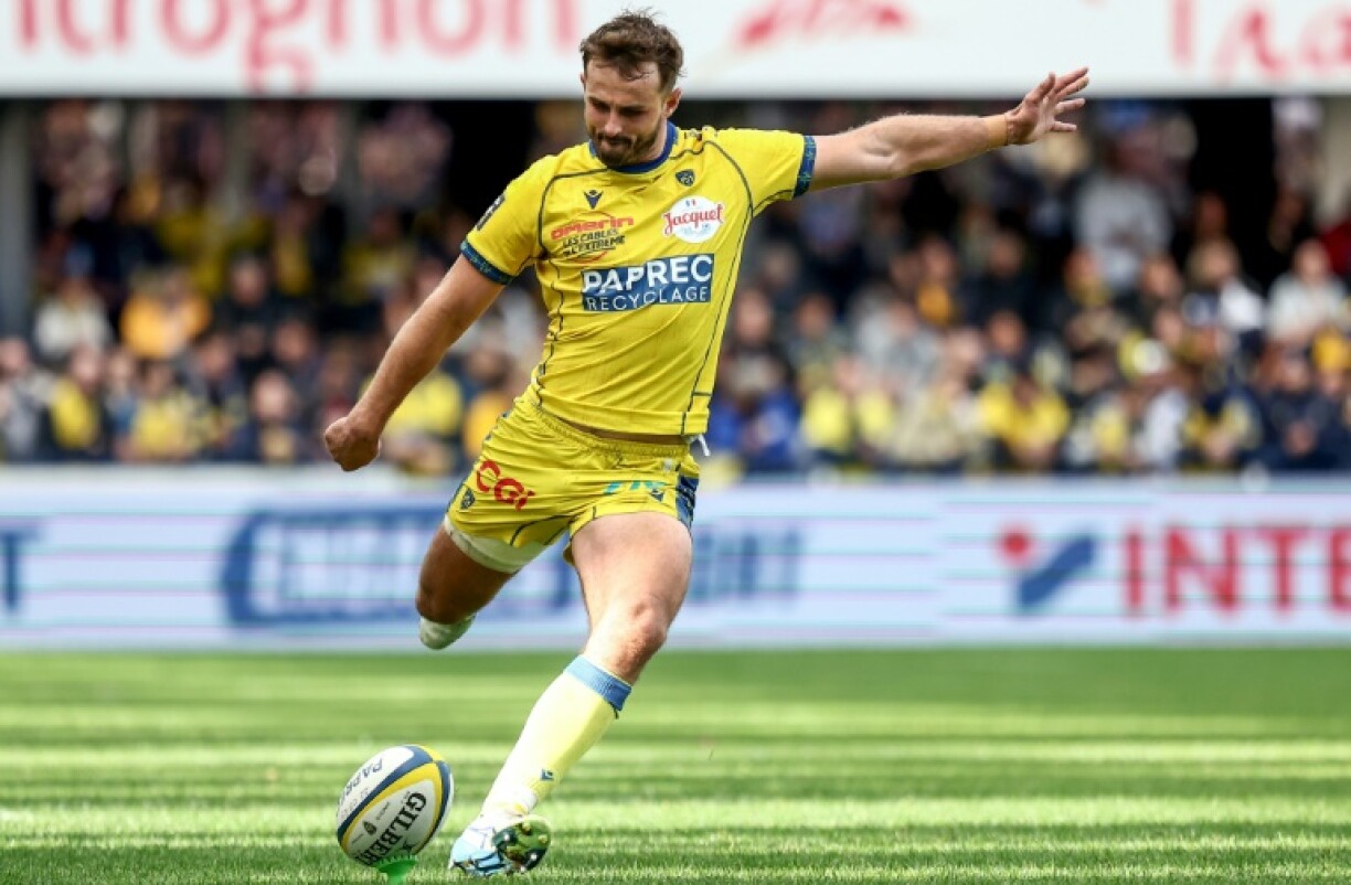 Fly-half Harry Plummer scored 23 points to help Clermont hammer promoted Montauban 84-31