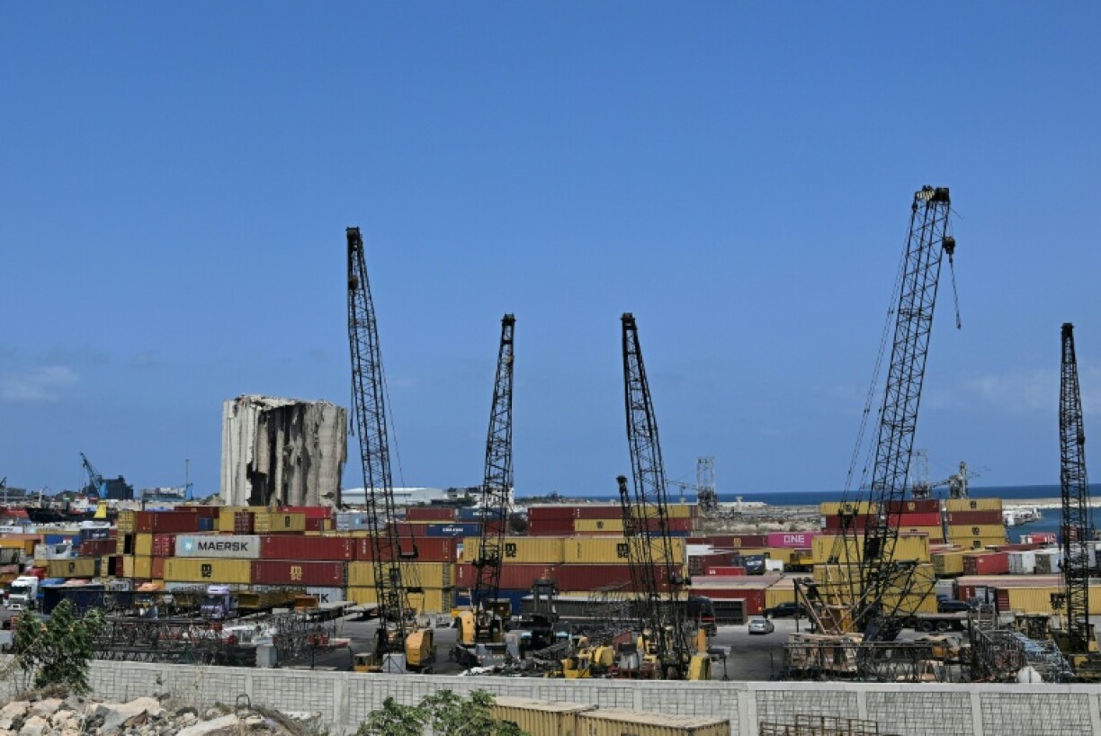 Vue du port de Beyrouth le 1er août 2025, cinq ans après l'explosion dévastatrive du 4 août 2020