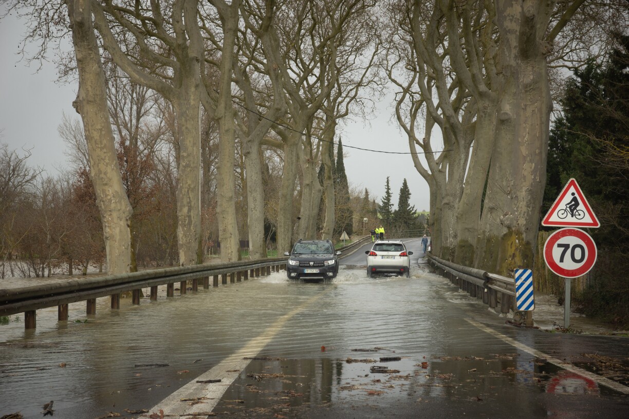Schonn e Mëttwoch am Laf vum Dag waren déi éischt Ausleefer vum Stuerm "Nils" op Frankräich getraff.
