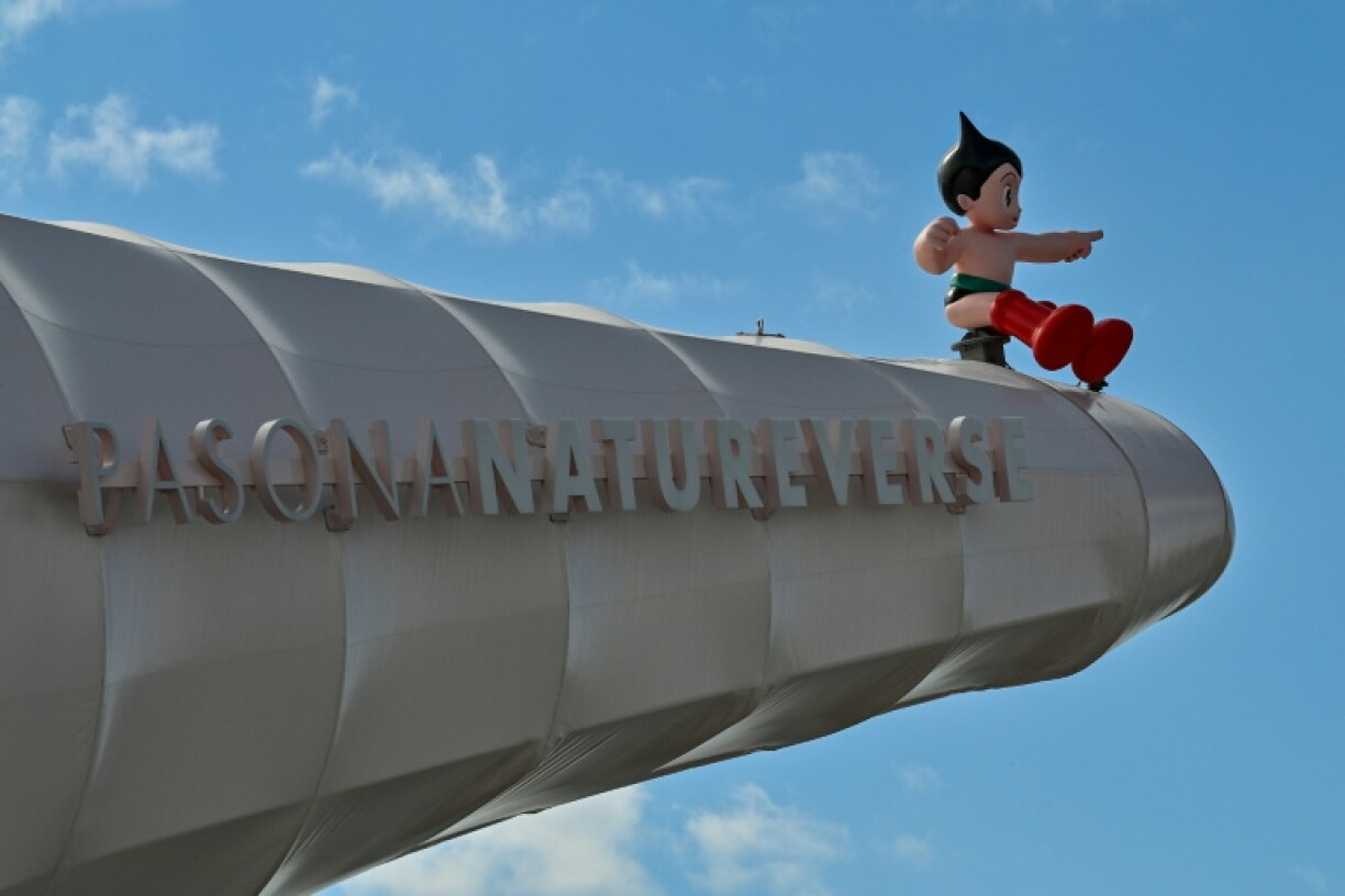 Une figurine d'Astro Boy sur le toit d'un pavillon de l'Exposition universelle d'Osaka 2025, le 17 janvier 2025