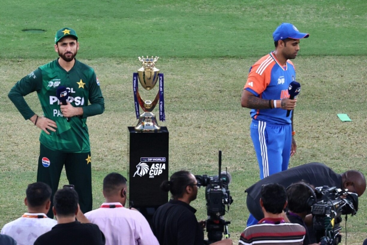 India captain Suryakumar Yadav (R) and Pakistani counterpart Salman Agha ignore each other at the toss ahead of the Asia Cup final in Dubai on Sunday