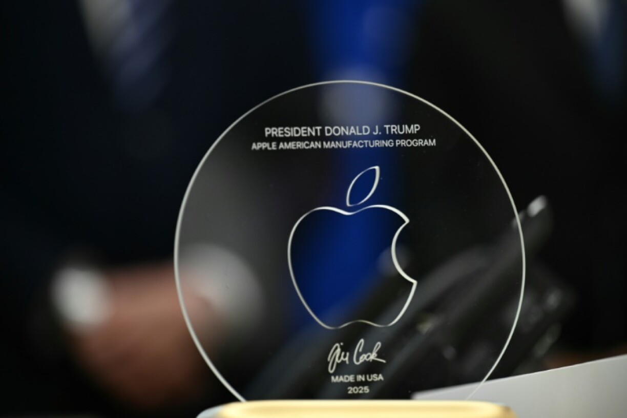 A memento presented by Apple CEO Tim Cook to US President Donald Trump has a 24-karat gold base