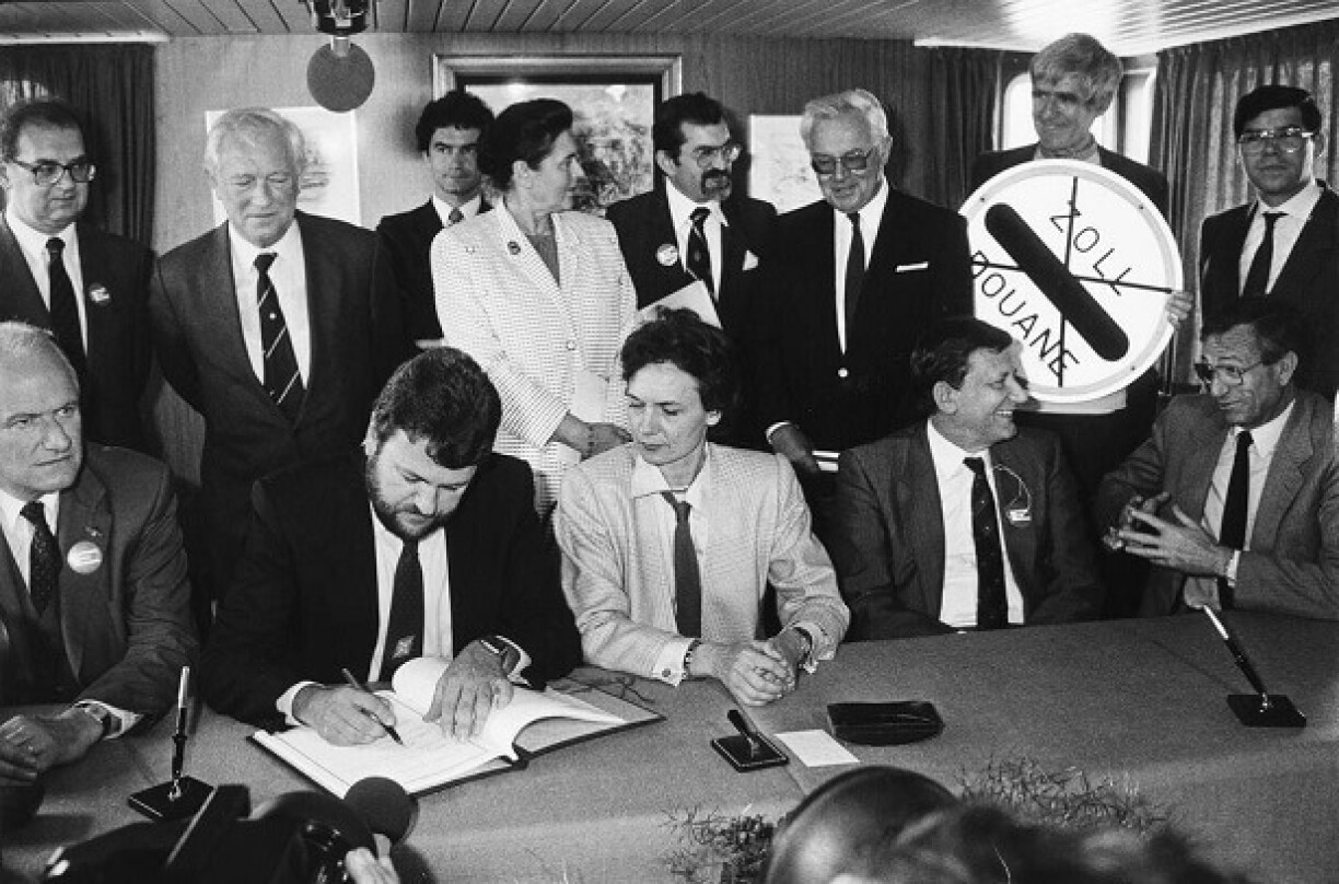 Signing the Schengen Agreemen, 14 June 1985: Wim van Eekelen (NL), Robert Goebbels (LU), Catherine Lalumiere (FR), Waldemar Schreckenberger (DE), and Paul de Keersmaeker (BE)