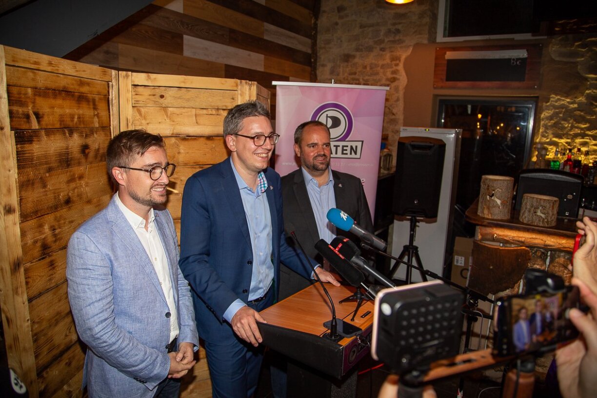 D'Piraten-Deputéiert an der Walzentral vun der Piratepartei.