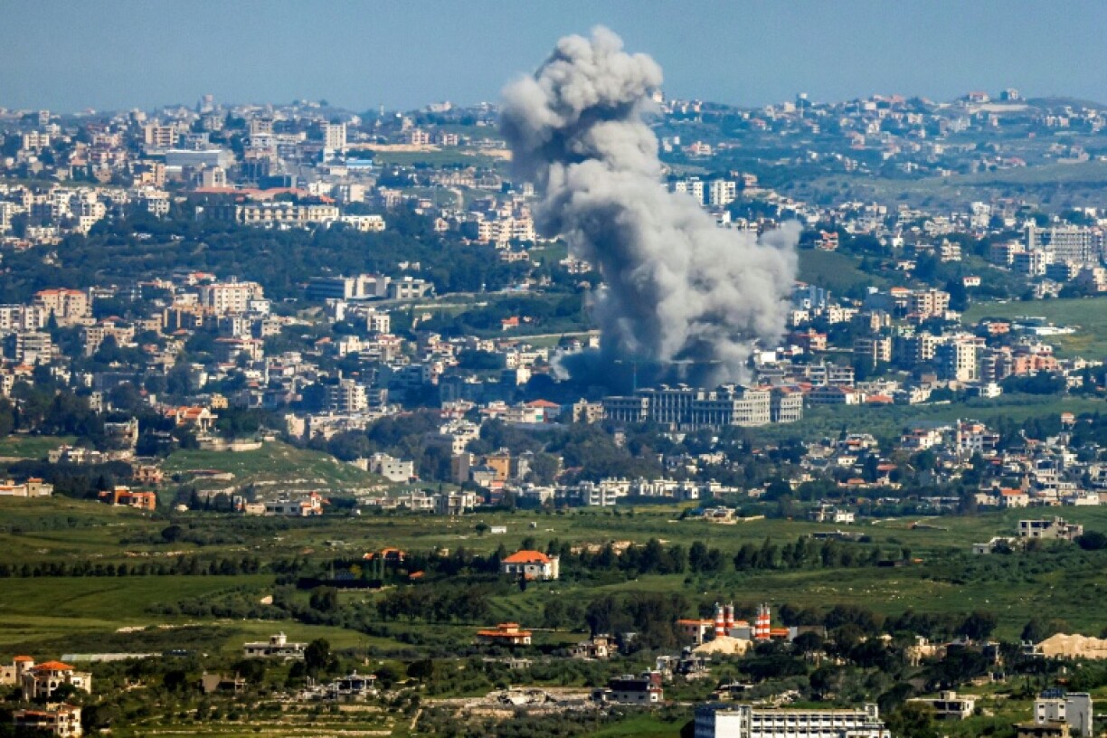 De la fumée après un bombardement israélien dans le sud du Liban le 7 mai 2026