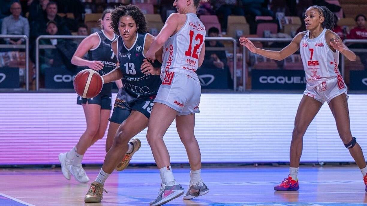 D'Isi Etute am Trikot vum T71 Diddeleng