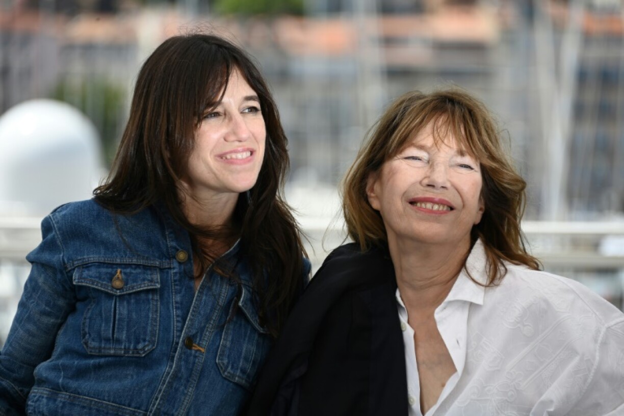 Jane Birkin et sa fille Charlotte Gainsbourg pour la présentation du film «Jane par Charlotte », réalisé par cette dernière lors de la 74e édition du Festival de Cannes, le 8 juillet 2021