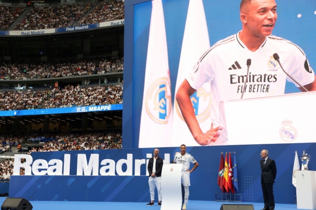 Kylian Mbappé lors sa présentation aux supporters du Real Madrid le 16 juillet 2024.Ce jour-là, le stade Santiago-Bernabeu était à guichet fermé