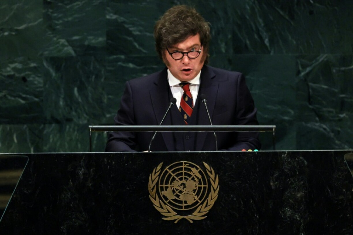 Argentiniens Präsident Milei hat die Vereinten Nationen während der UN-Generaldebatte scharf attackiert. Die UNO sei zu einer "nutzlosen Organisation geworden, sagte er.