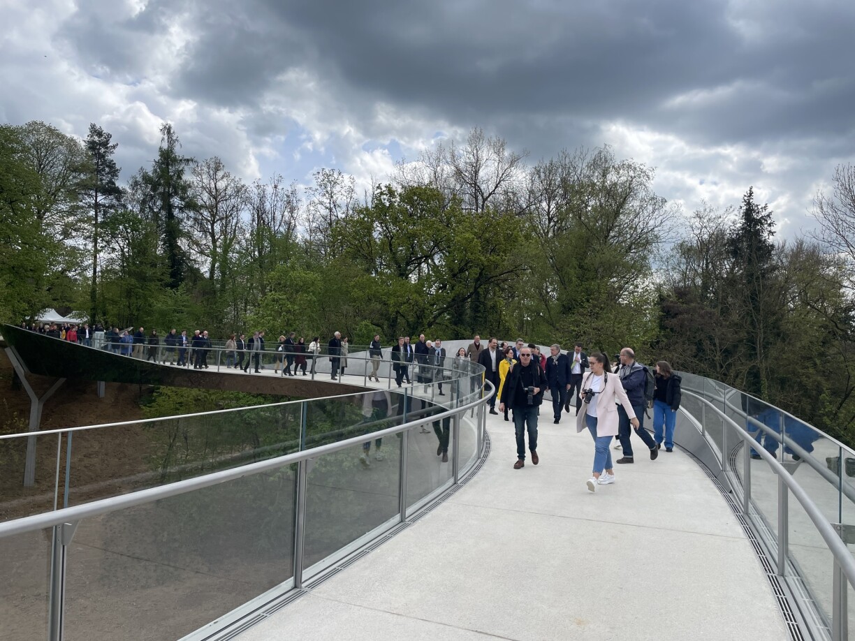 La nouvelle passerelle cyclable entre le boulevard Kennedy et le Mudam.