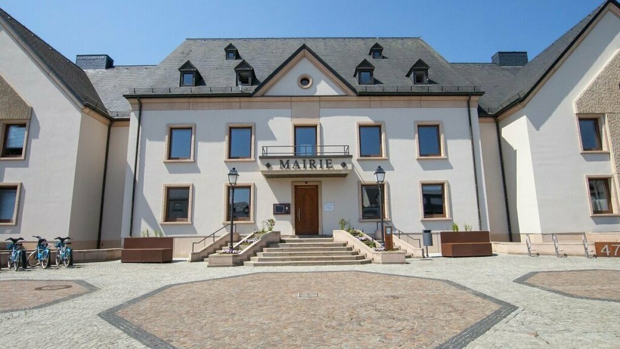 An der Gemeng rumouert et.