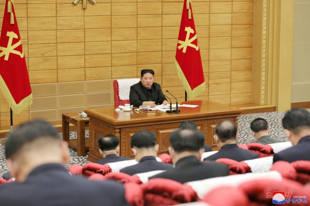 Kim Jong Un annonce des mesures de confinement pour endiguer l'épidémie de Covid-19, à Pyongyang, le 14 mai 2022