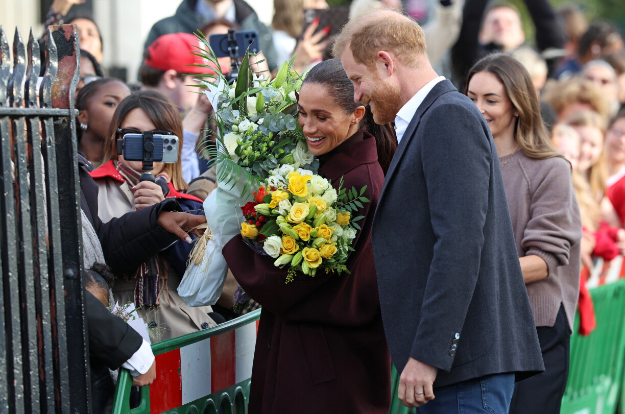 TOPSHOT - Britain's Prince Harry, Duke of Sussex and his wife Meghan, Duchess of Sussex, arrive to visit the Community Recording Studio (CRS) in Nottingham, central England on October 15, 2026.