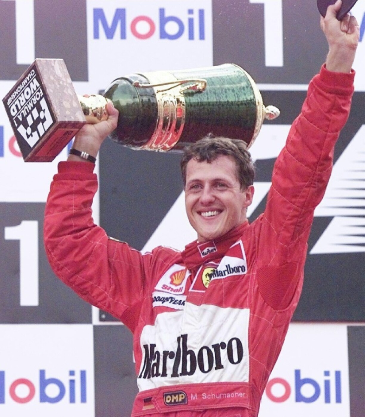 Le pilote allemand Michael Schumacher après son succès au GP de Spa-Francorchamps, le 24 août 1997