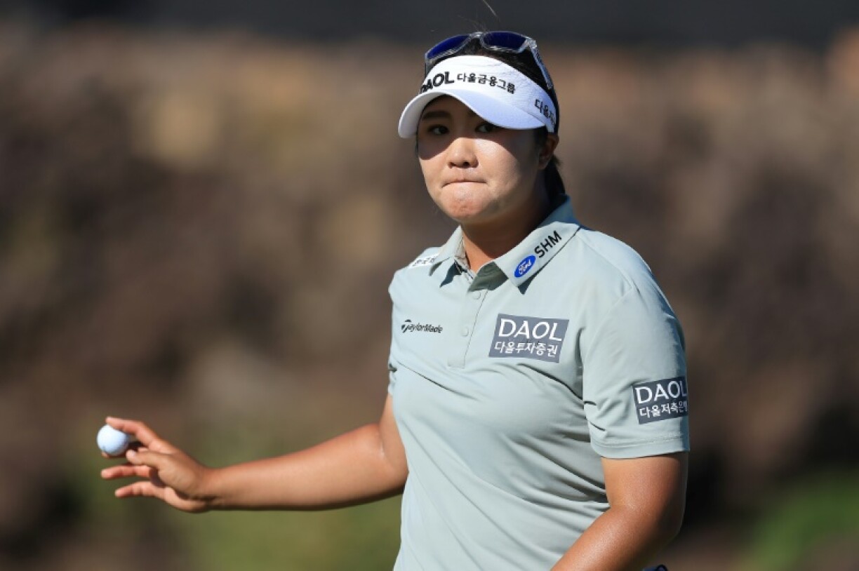 Ryu Hae-ran of South Korea fired a four-under par 68 to grab a two-stroke lead after the third round of the LPGA Black Desert Championship