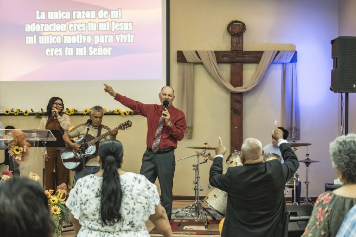 Jose Manuel Castro dans l'église de San Luis, Arizona, 18 octobre 2026