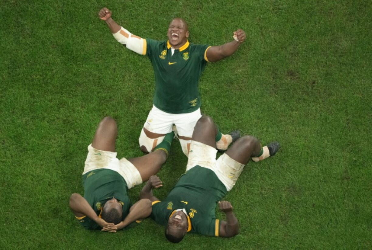 Hooker Bongi Mbonambi (C) celebrates after South Africa beat New Zealand in the 2023 Rugby World Cup final in Paris