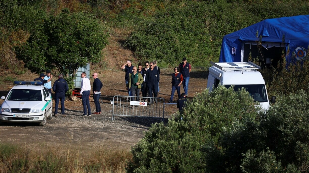 La police judiciaire portugaise près du barrage d'Arade, où des recherches sont effectuées dans l'affaire Maddie McCann.