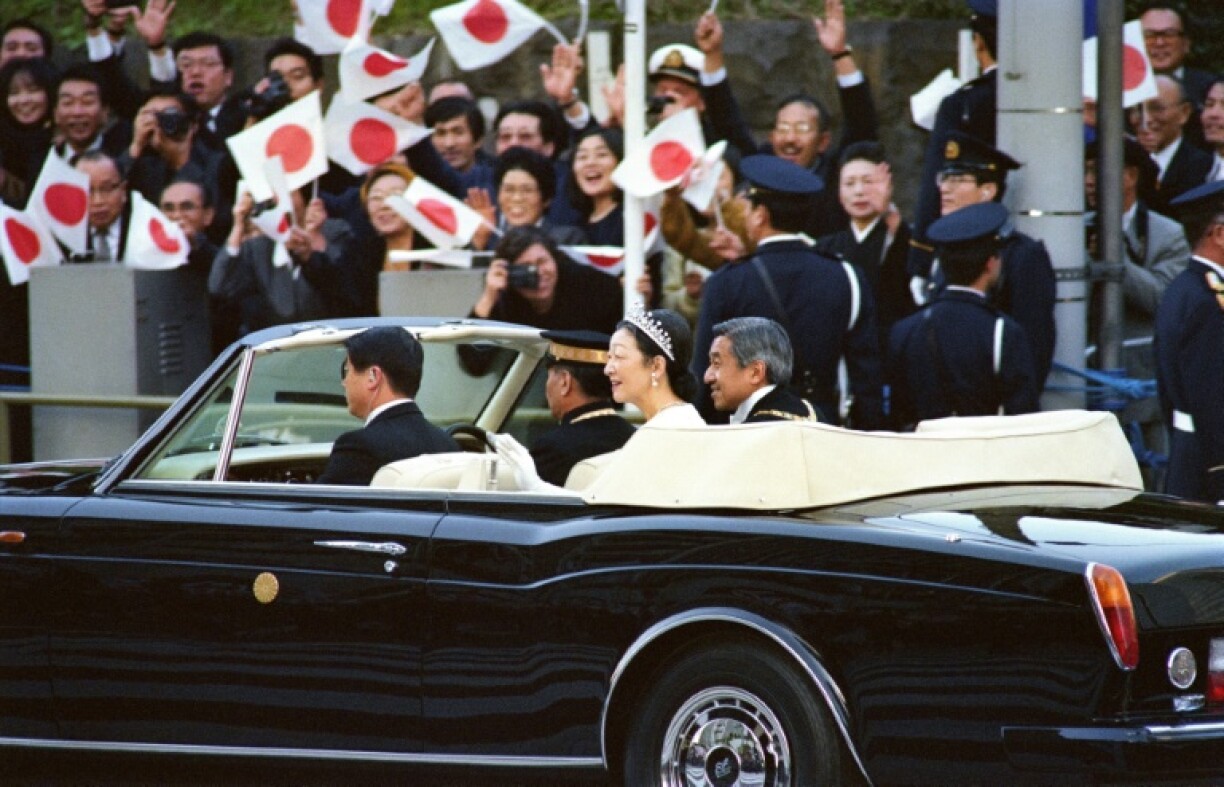 L'ex-couple impérial japonais, Akihito et Michiko, à Tokyo lors de leur couronnement le 12 novembre 1990