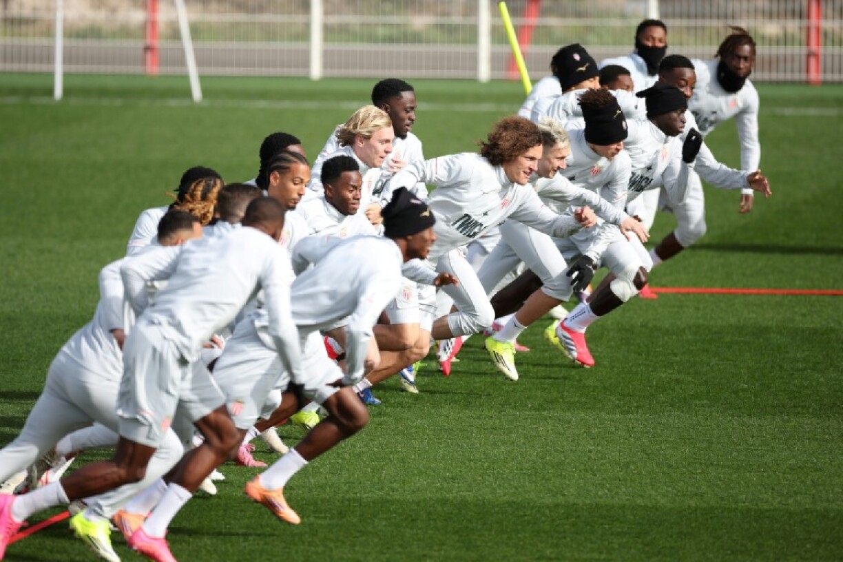 Les joueurs de Monaco à l'entraînement le 16 février 2026 à la veille de la réception du PSG en barrages aller de la Ligue des champions