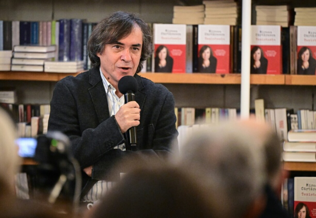 Cartarescu launched his latest book, a collection of aphorisms on writing, in Budapest in October