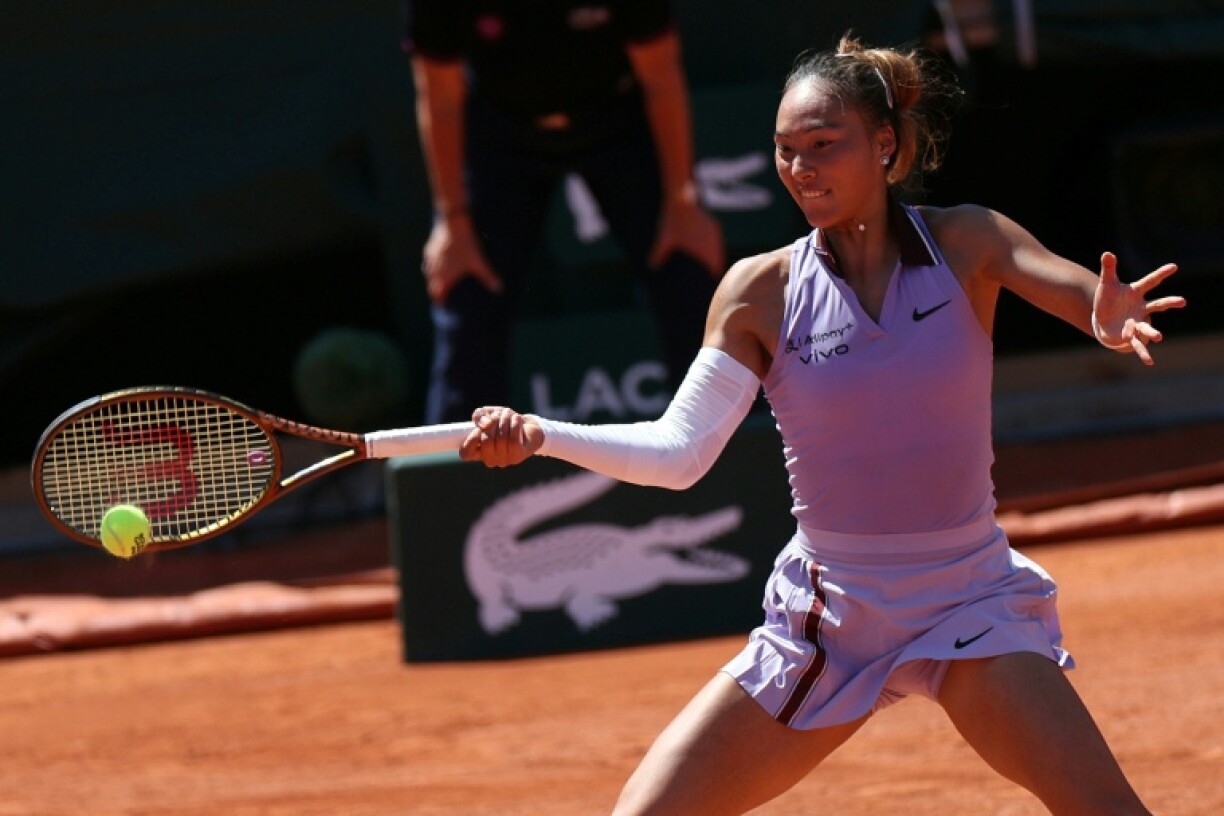 Zheng Qinwen is back in the last 16 at Roland Garros