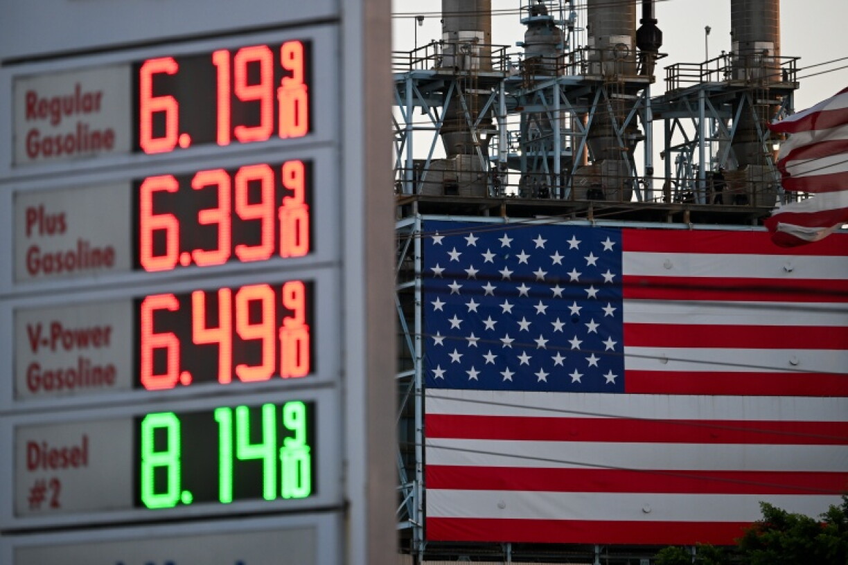 Soaring gasoline prices have contributed to accelerating inflation in the United States ahead of November's midterm elections
