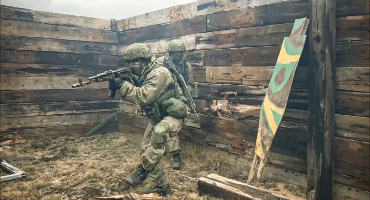 Un soldat russe en Biélorussie, pays voisin de l'Ukraine.