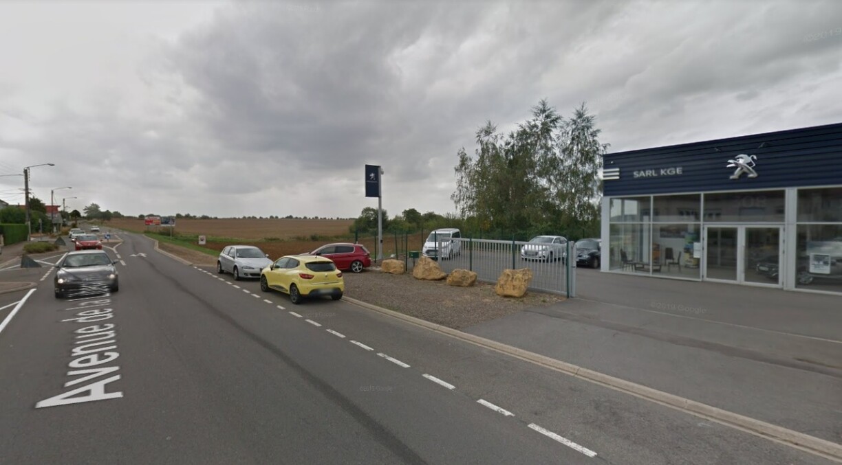 La future caserne interdépartementale sera installé à côté de ce garage, à Villerupt-Cantebonne.