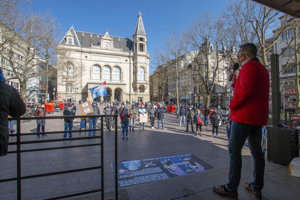 A sit-in protest was organised on Friday afternoon on Place d'Armes to raise awareness about the plight of the hospitality sector.